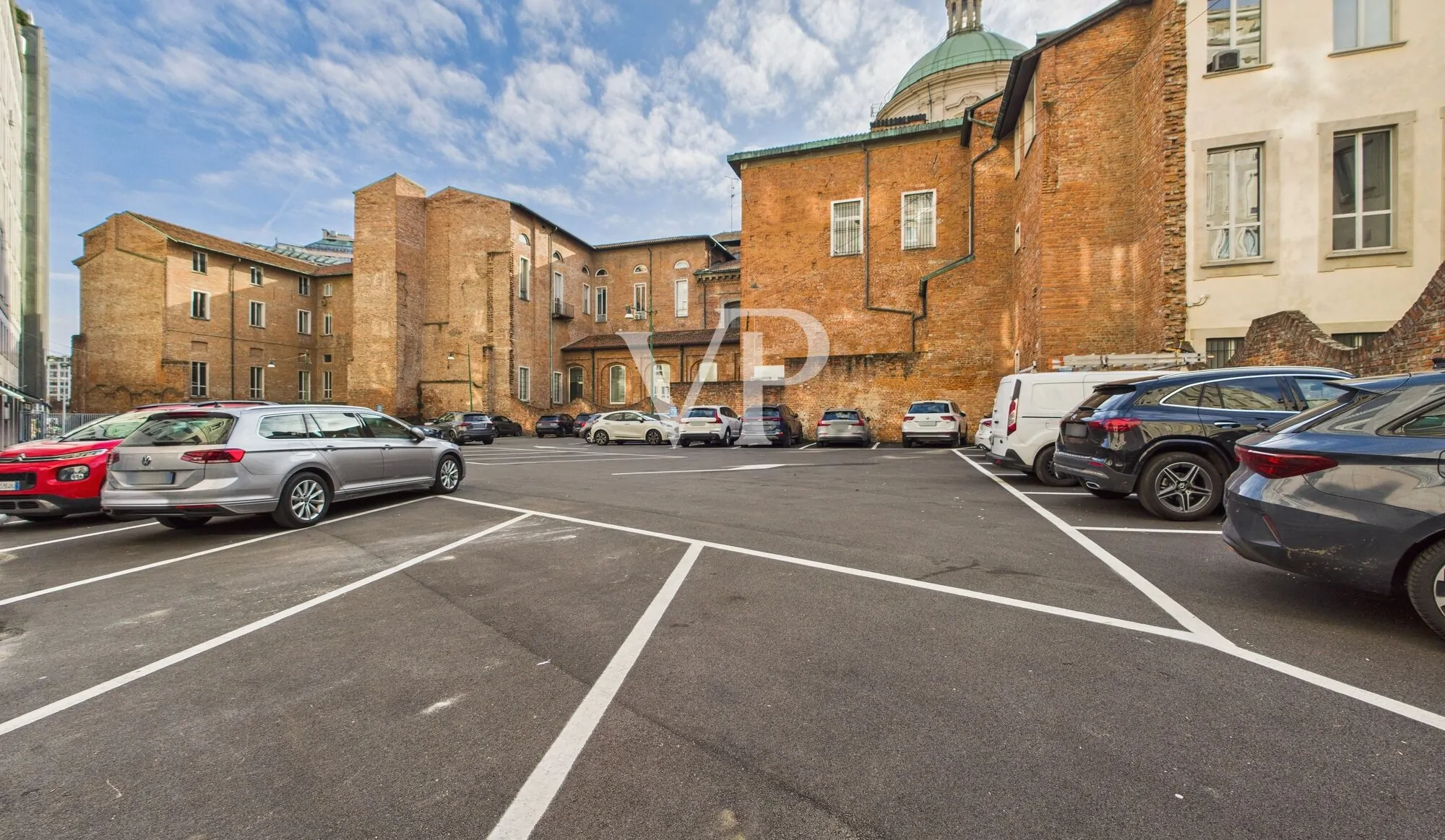 Repräsentatives zweigeschossiges Loft in Zone Missori