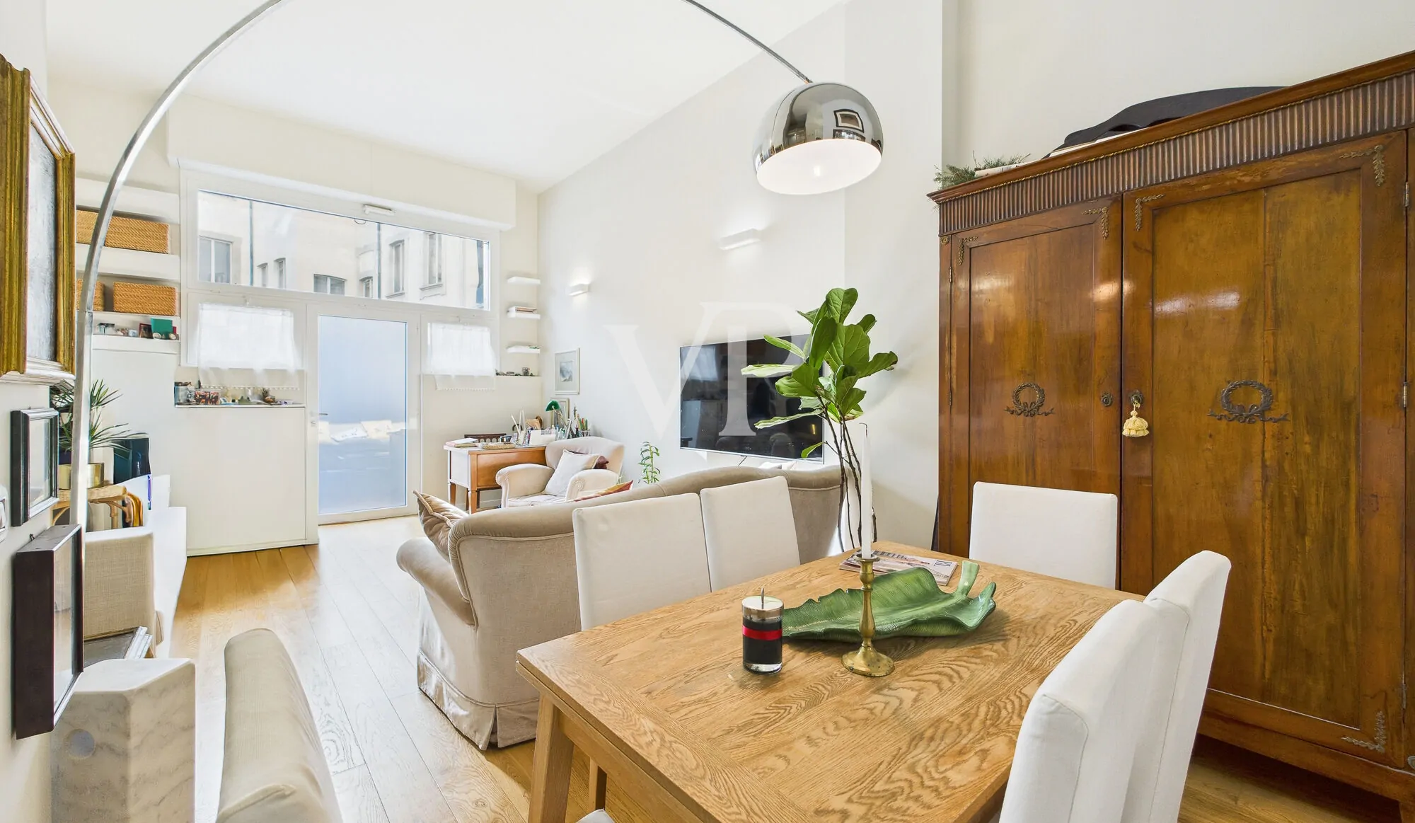 Repräsentatives zweigeschossiges Loft in Zone Missori