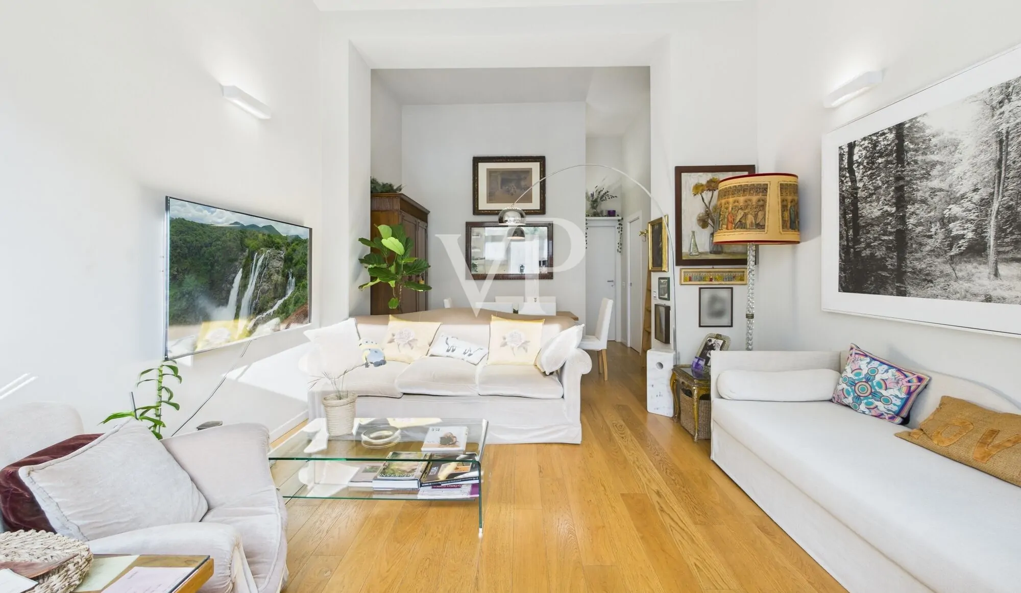 Repräsentatives zweigeschossiges Loft in Zone Missori