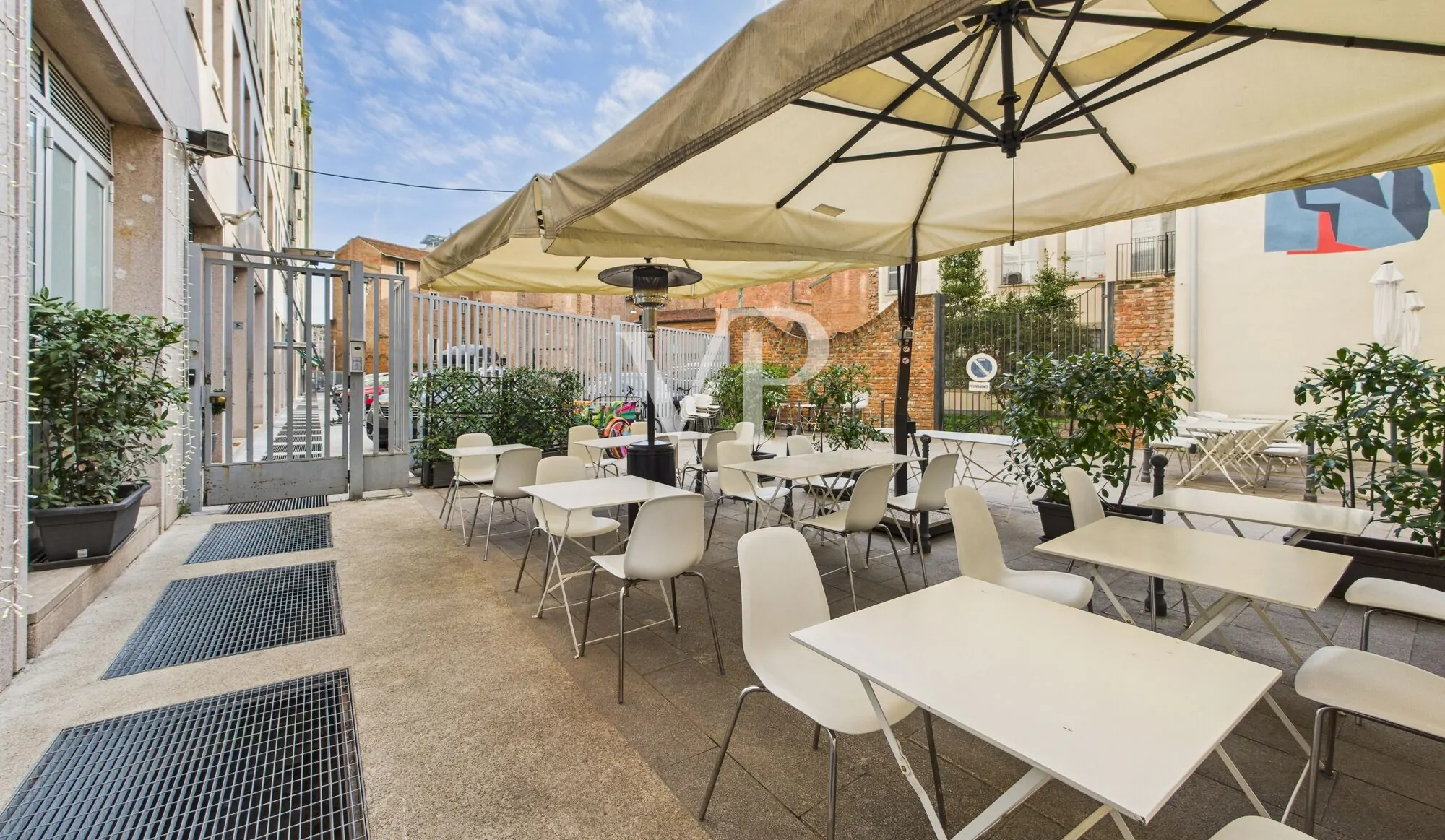 Repräsentatives zweigeschossiges Loft in Zone Missori