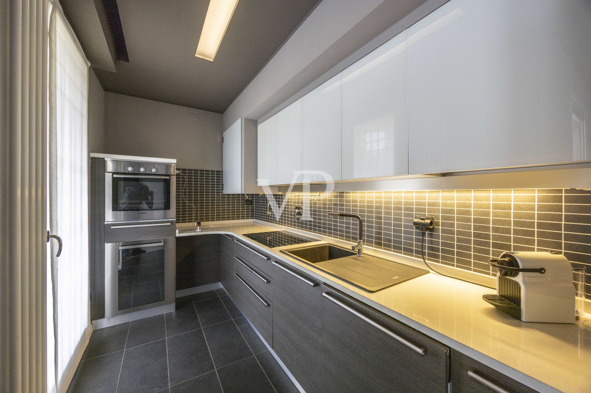 Renovierte Wohnung mit Terrassen und privatem Garten