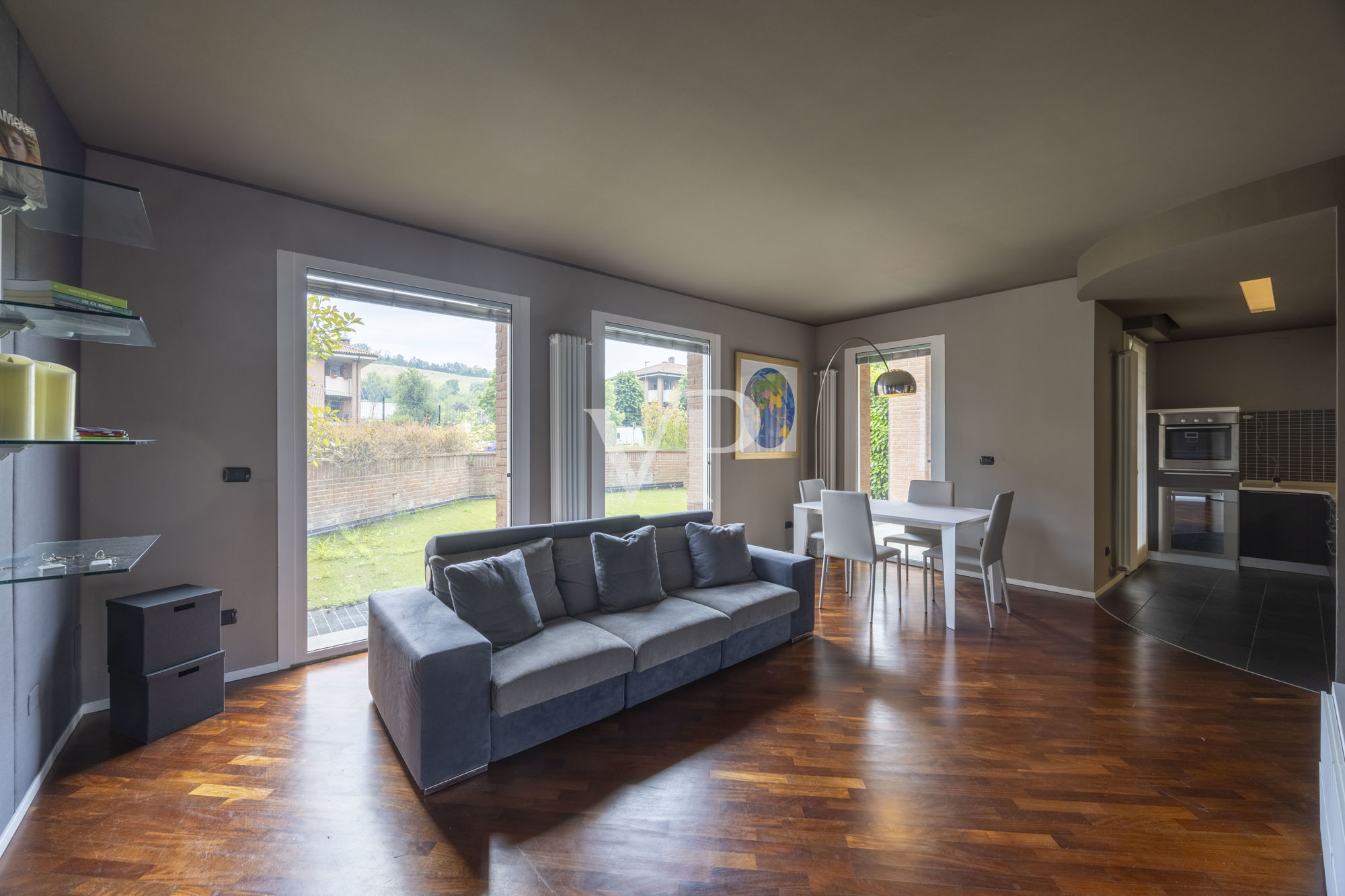 Renovierte Wohnung mit Terrassen und privatem Garten