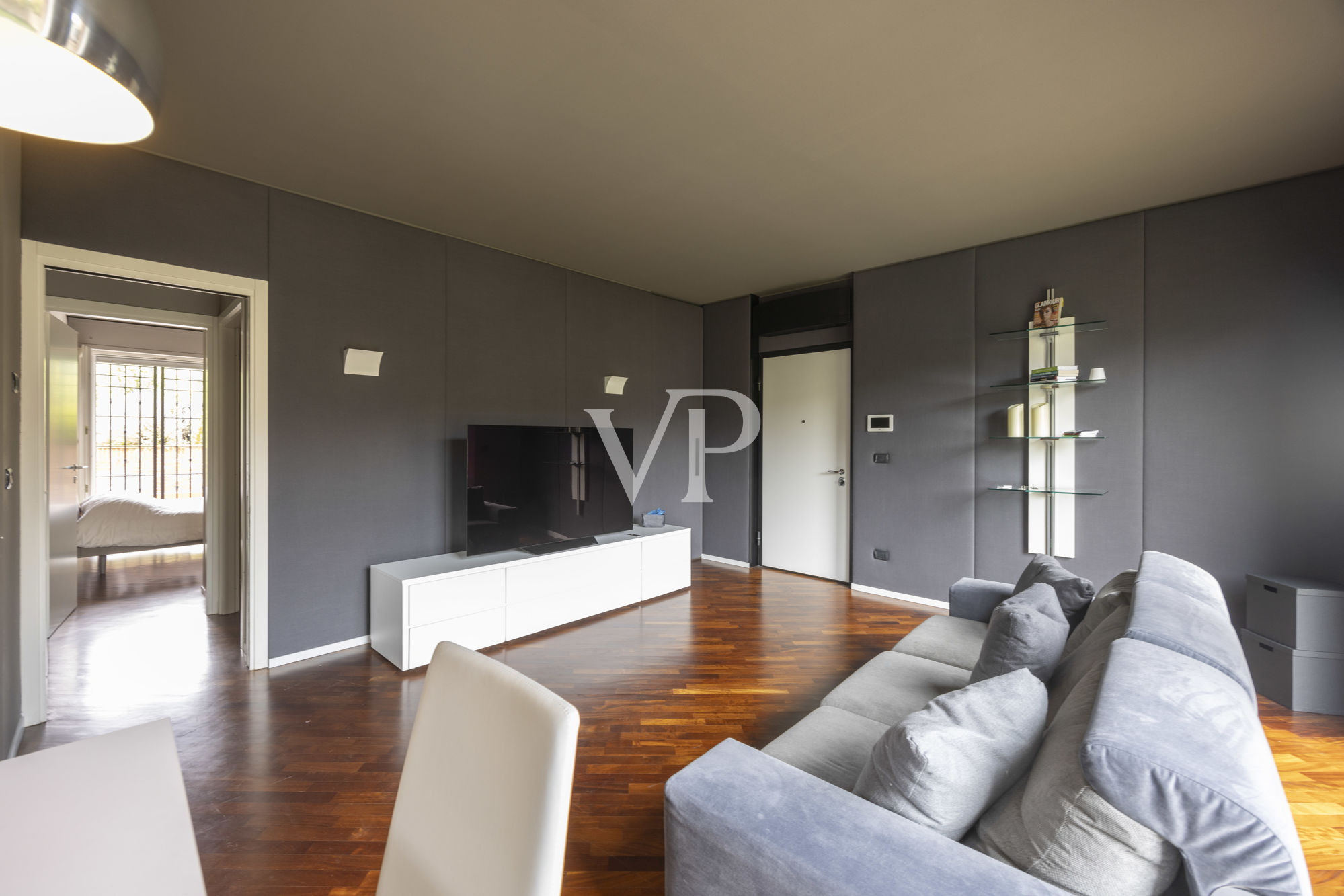 Renovierte Wohnung mit Terrassen und privatem Garten
