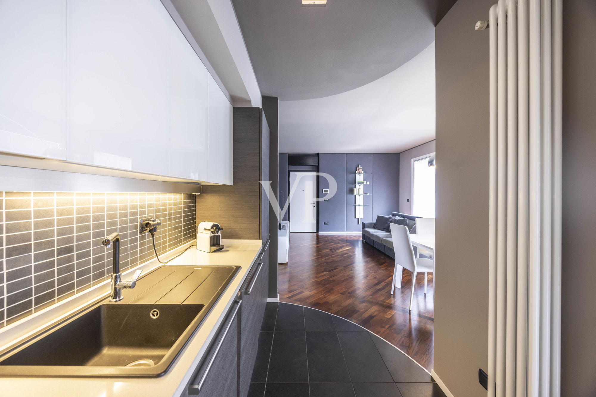 Renovierte Wohnung mit Terrassen und privatem Garten