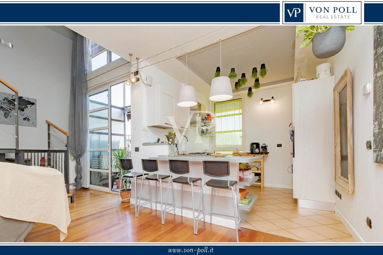 Moderne und helle Drei-Zimmer-Wohnung auf zwei Ebenen mit Garage