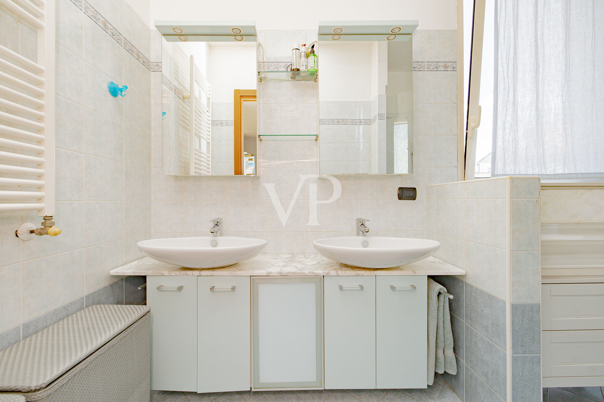 Bagno principale finestrato