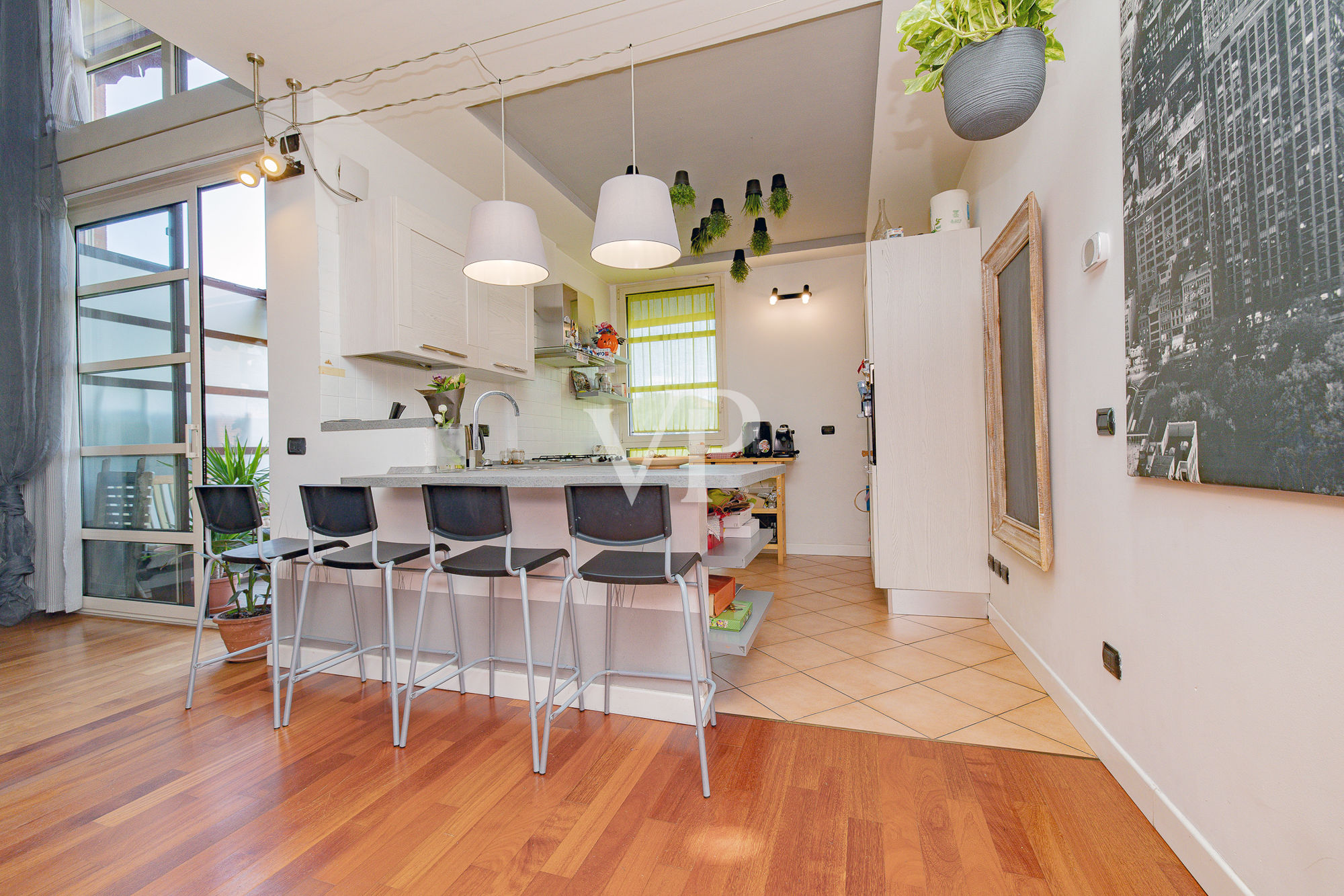 Soggiorno con vista cucina