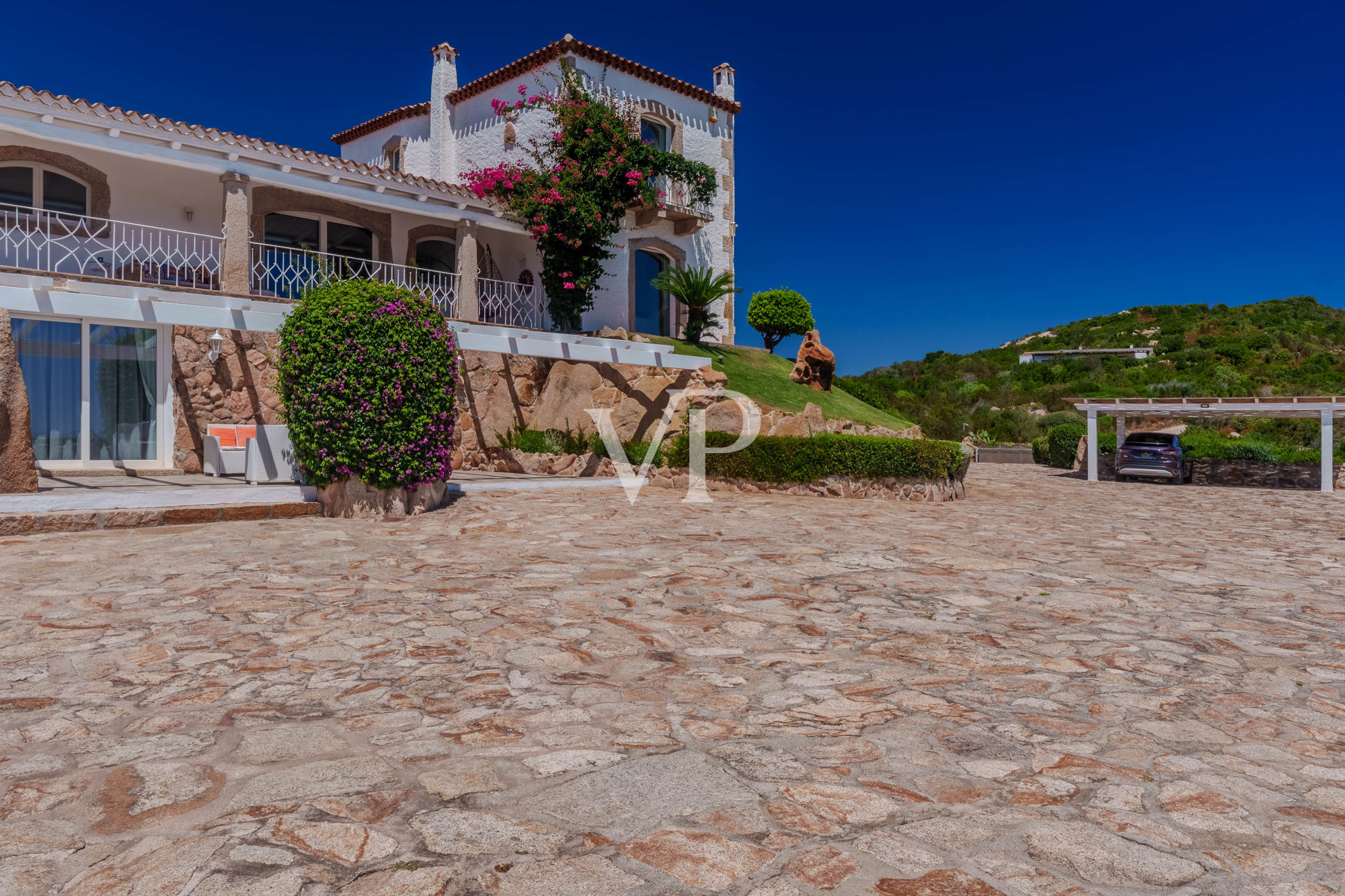 Einzigartige Villa mit Dependance und atemberaubendem Meerblick - nur 10 Minuten vom Porto Cervo entfernt