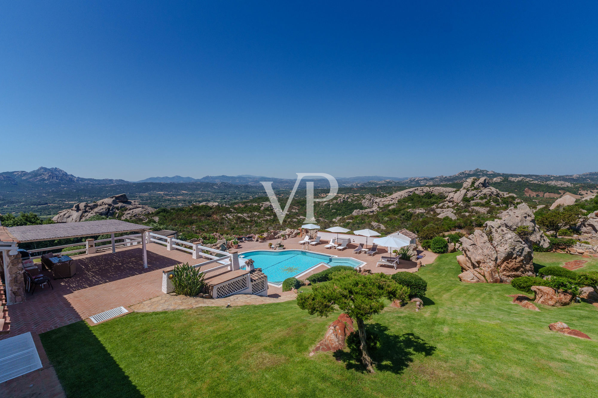 Einzigartige Villa mit Dependance und atemberaubendem Meerblick - nur 10 Minuten vom Porto Cervo entfernt
