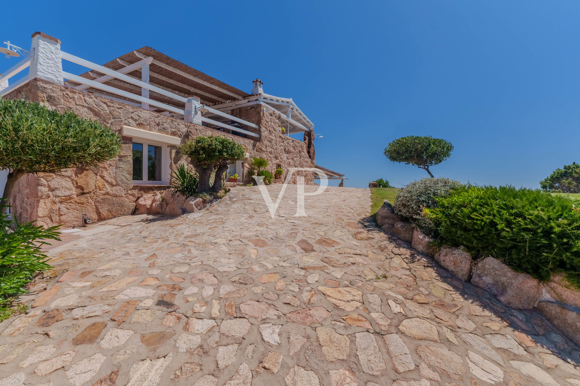 Einzigartige Villa mit Dependance und atemberaubendem Meerblick - nur 10 Minuten vom Porto Cervo entfernt