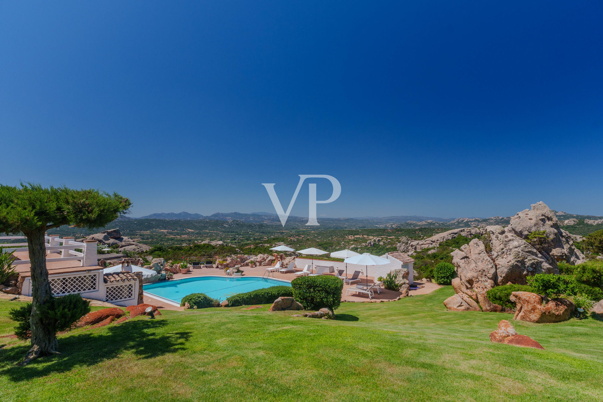 Einzigartige Villa mit Dependance und atemberaubendem Meerblick - nur 10 Minuten vom Porto Cervo entfernt