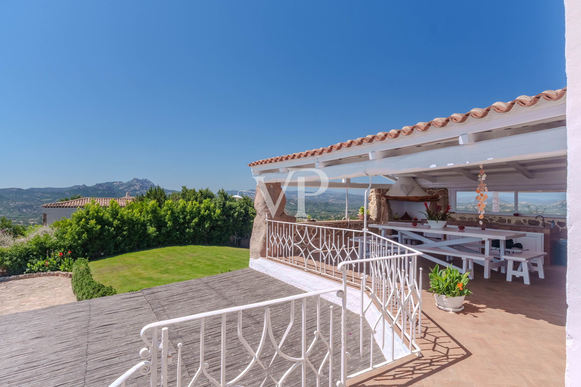 Einzigartige Villa mit Dependance und atemberaubendem Meerblick - nur 10 Minuten vom Porto Cervo entfernt