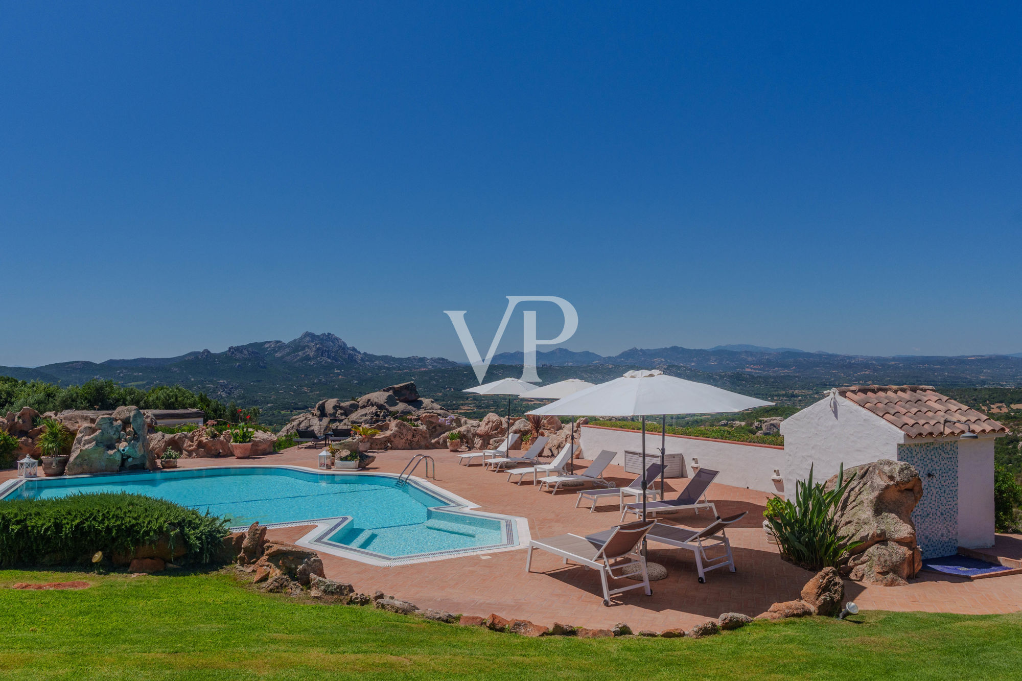 Einzigartige Villa mit Dependance und atemberaubendem Meerblick - nur 10 Minuten vom Porto Cervo entfernt
