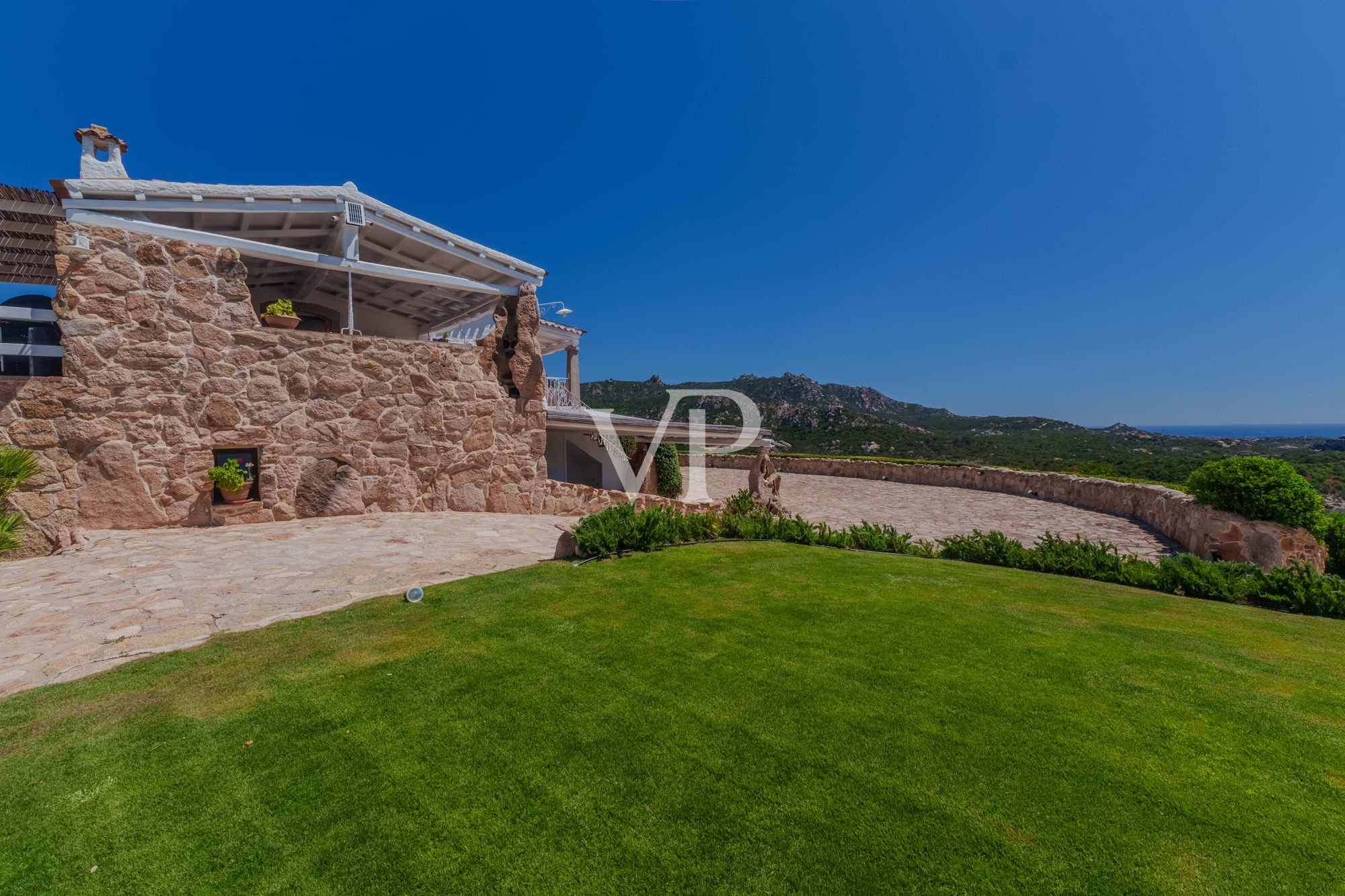 Einzigartige Villa mit Dependance und atemberaubendem Meerblick - nur 10 Minuten vom Porto Cervo entfernt