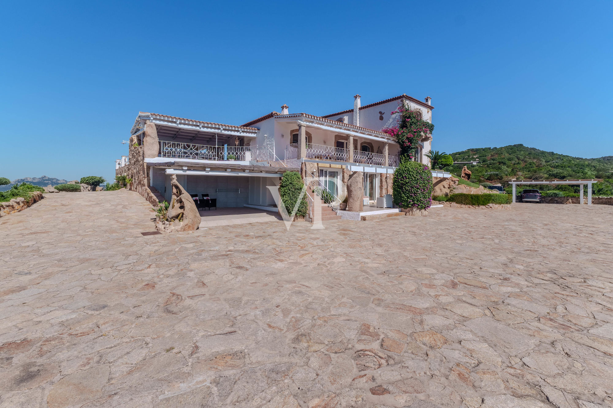 Einzigartige Villa mit Dependance und atemberaubendem Meerblick - nur 10 Minuten vom Porto Cervo entfernt
