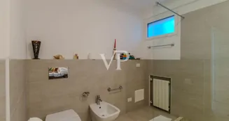 von_poll_real_estate_property_IT254152202_image_100