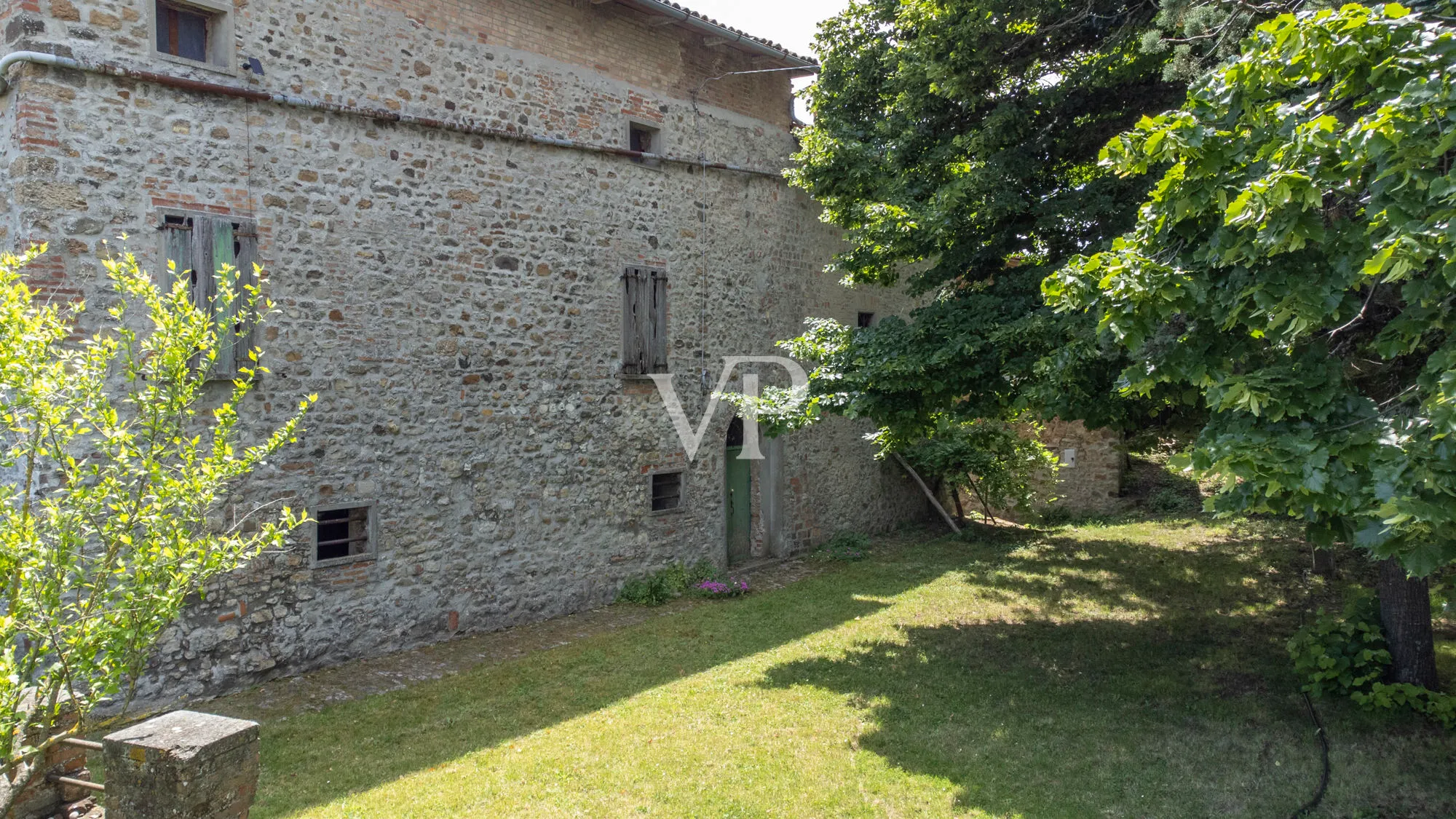 Castello di Fiagnano a Casalfiumanese: tra Bellezza, Storia e Magia
