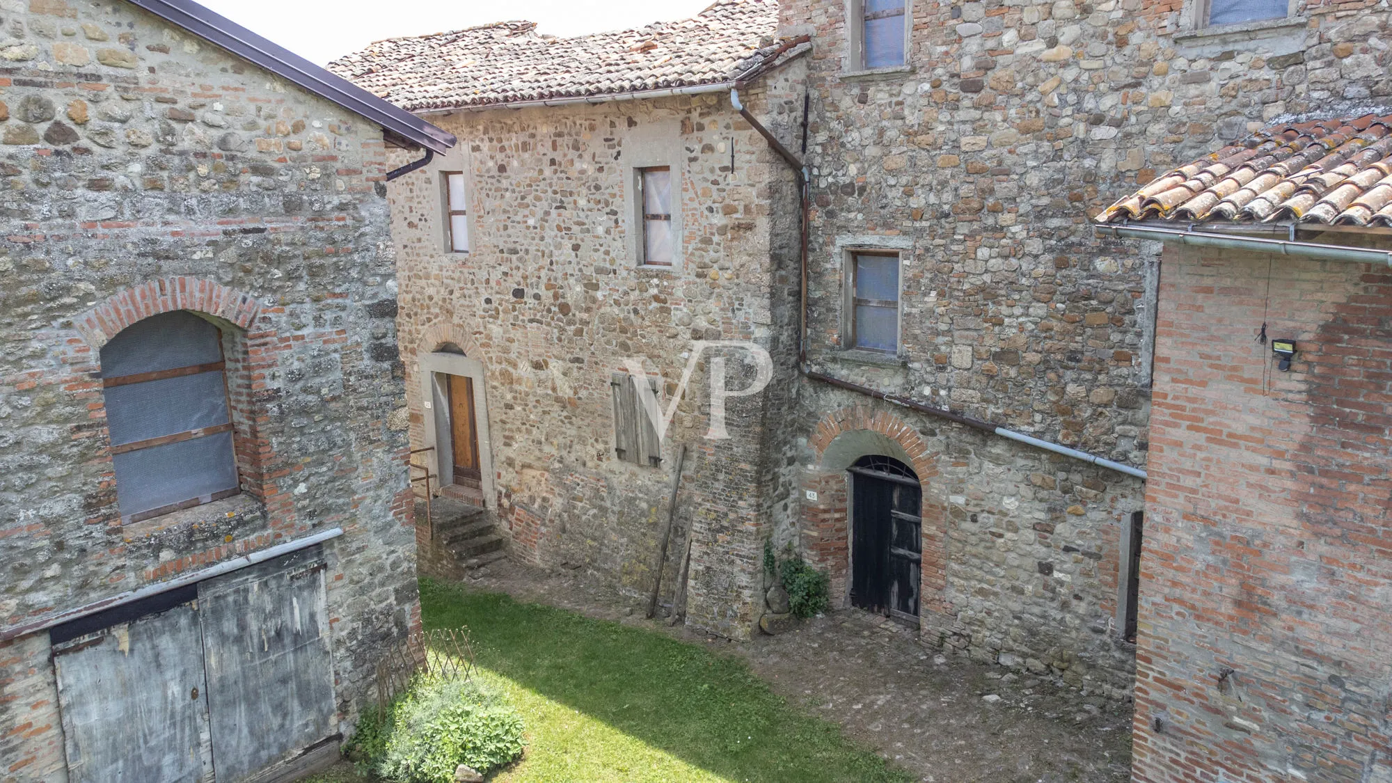 Castello di Fiagnano a Casalfiumanese: tra Bellezza, Storia e Magia