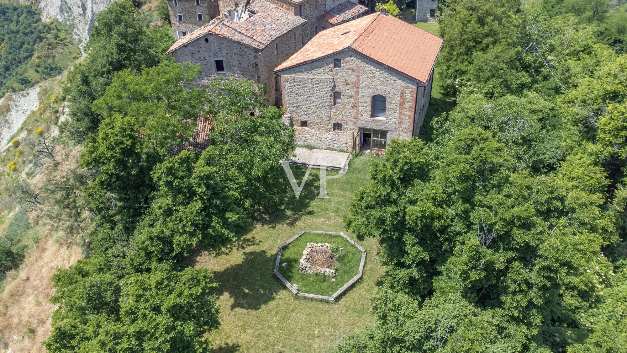 Castello di Fiagnano a Casalfiumanese: tra Bellezza, Storia e Magia