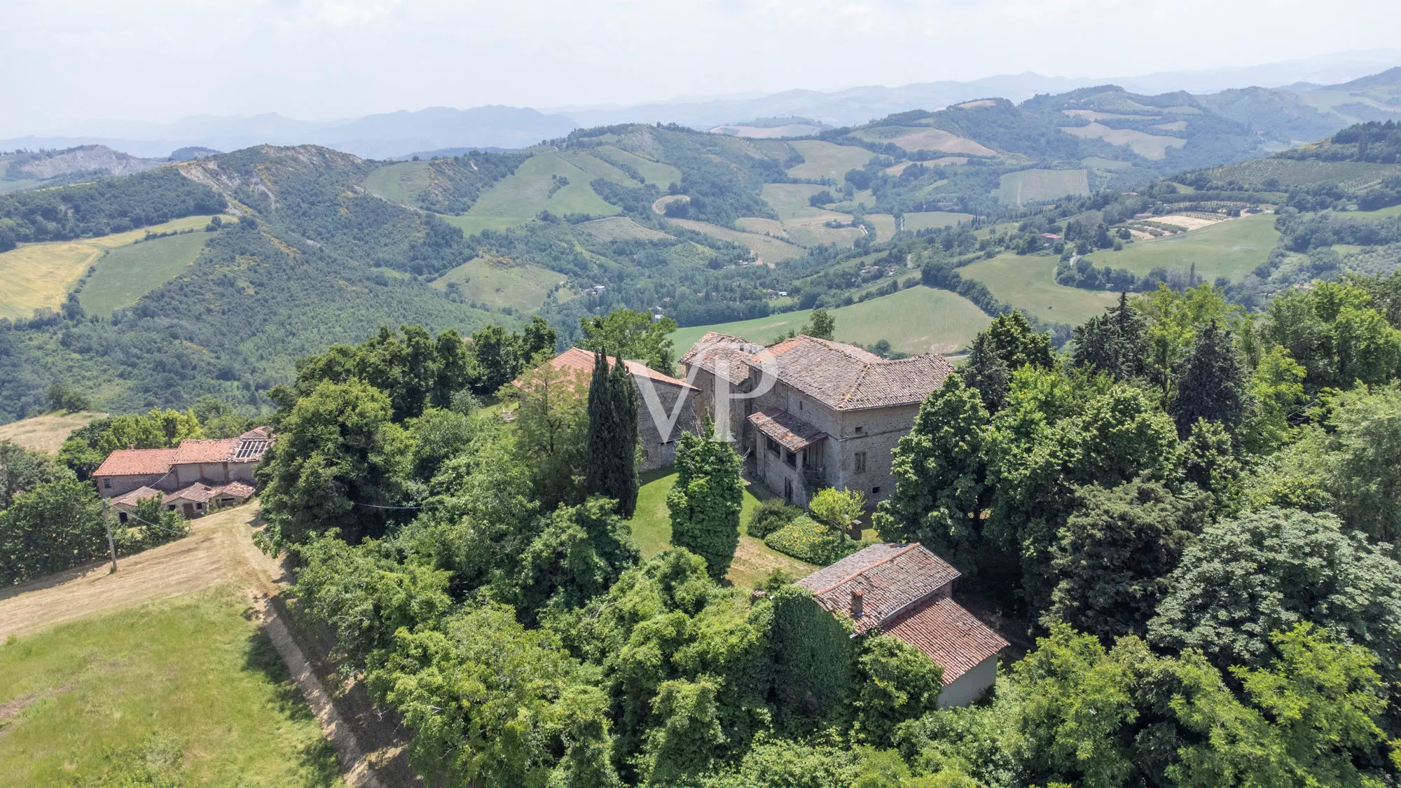 Castello di Fiagnano a Casalfiumanese: tra Bellezza, Storia e Magia