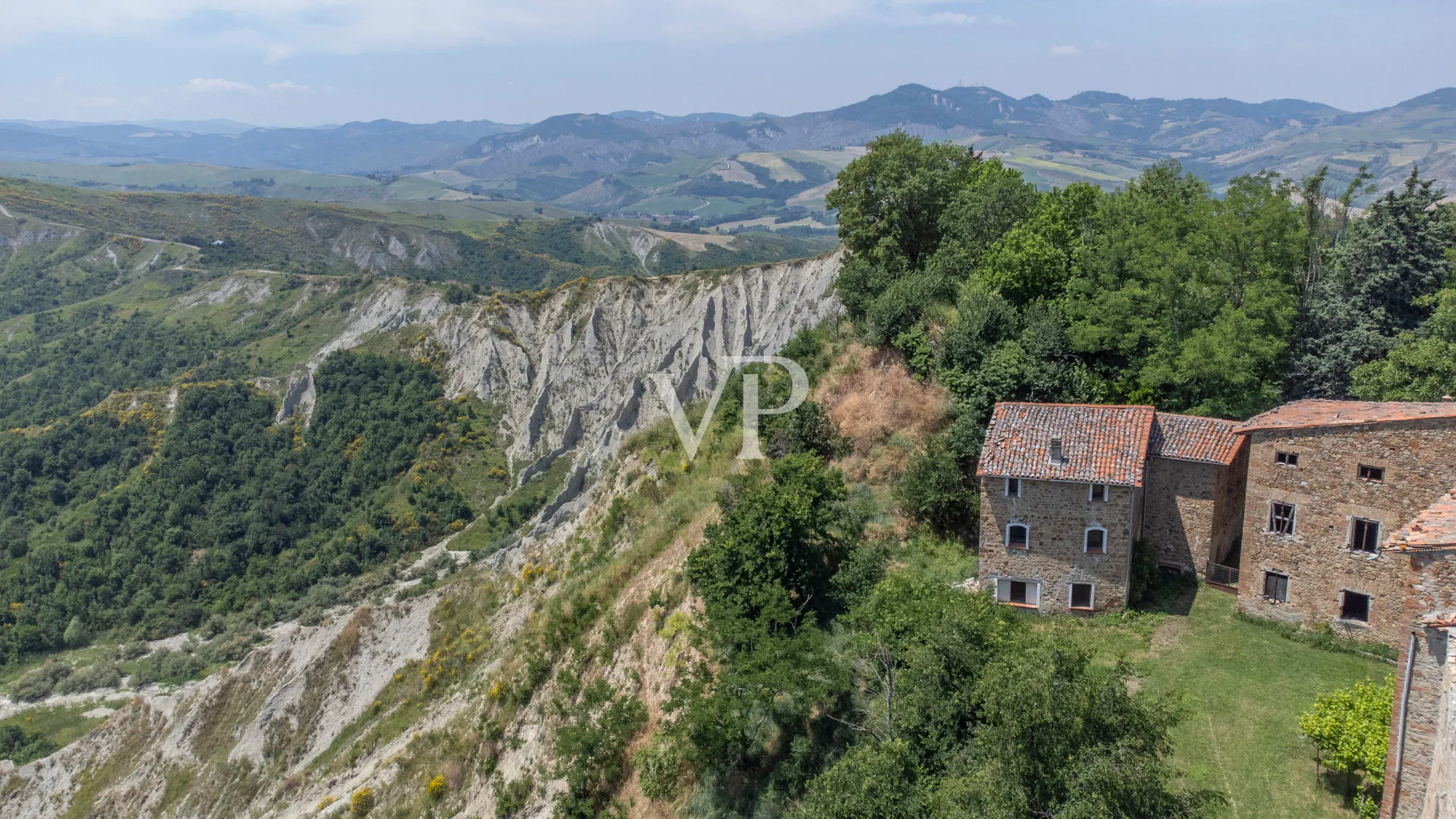 Castello di Fiagnano a Casalfiumanese: tra Bellezza, Storia e Magia