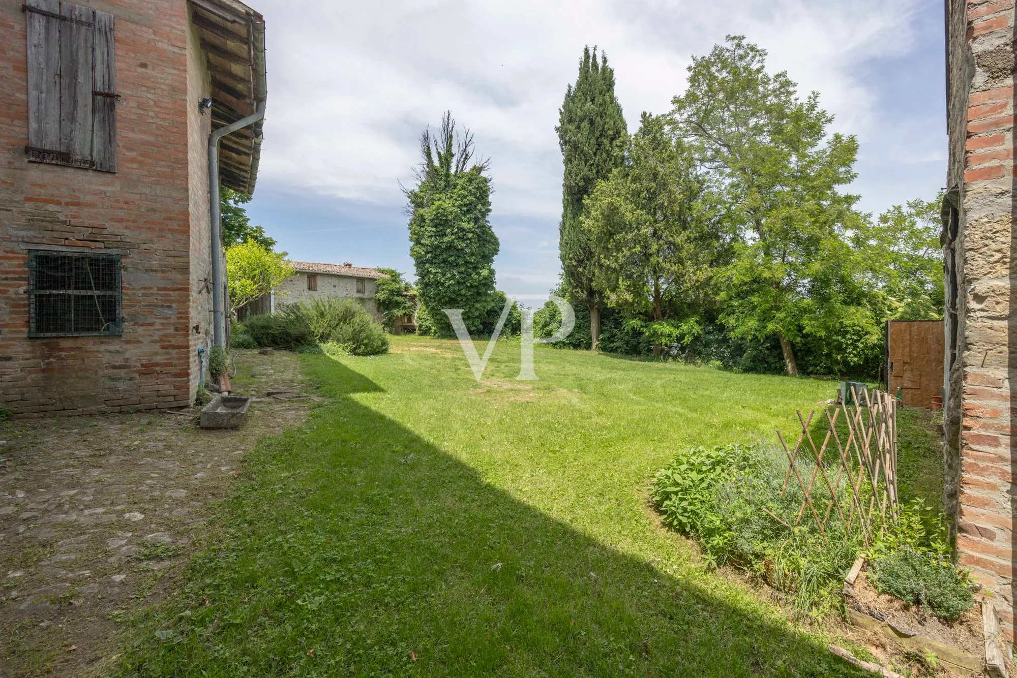 Castello di Fiagnano a Casalfiumanese: tra Bellezza, Storia e Magia