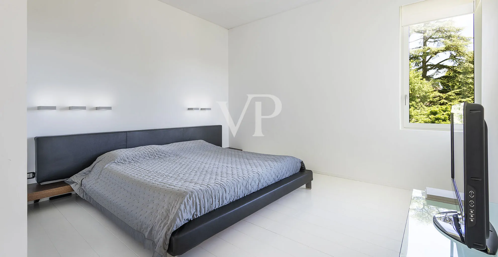 Prestigiosa e moderna Villa bianca in collina