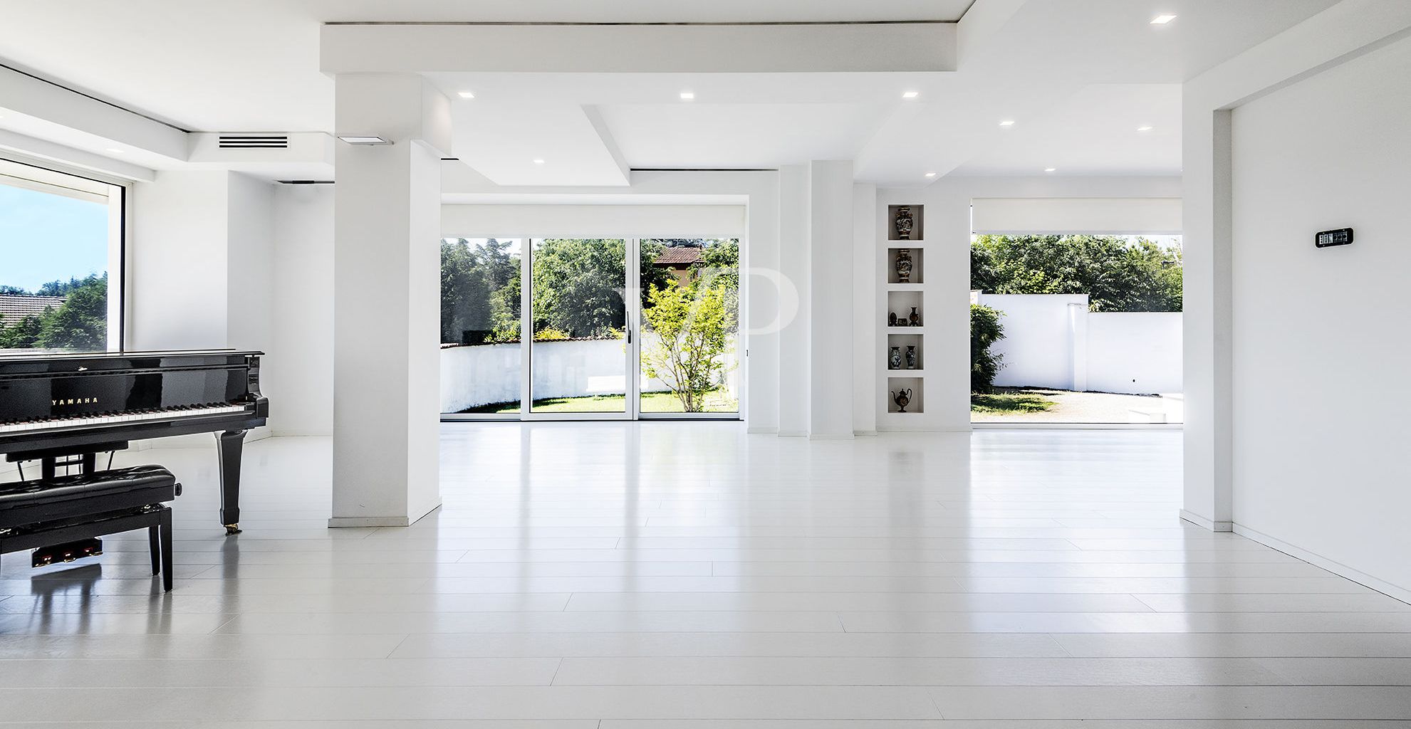 Prestigiosa e moderna Villa bianca in collina