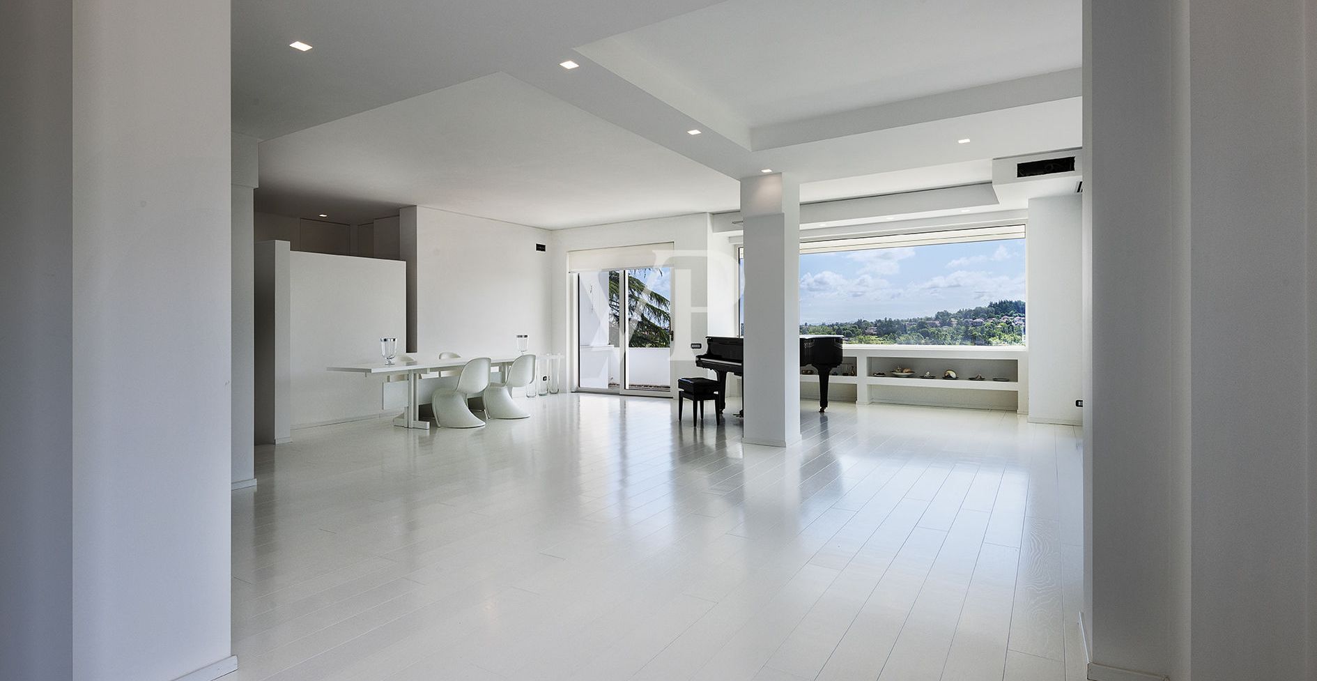 Prestigiosa e moderna Villa bianca in collina