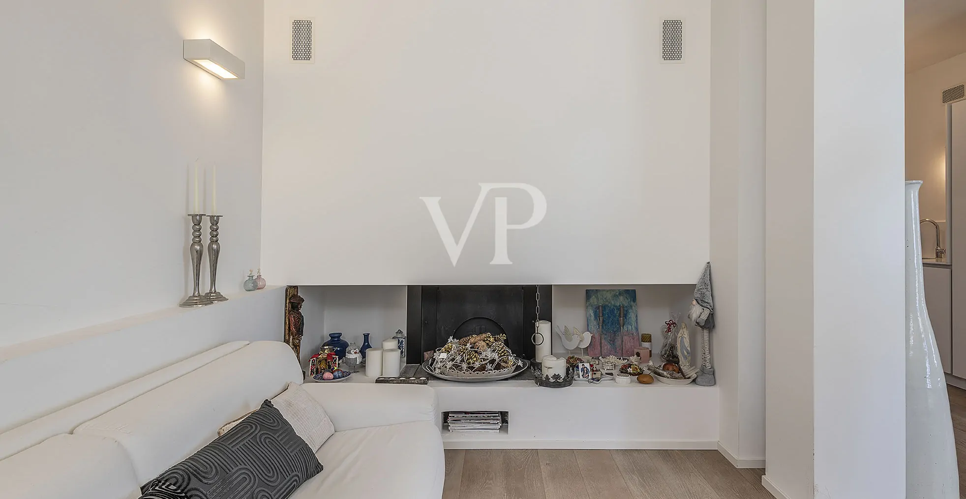 Prestigiosa e moderna Villa bianca in collina