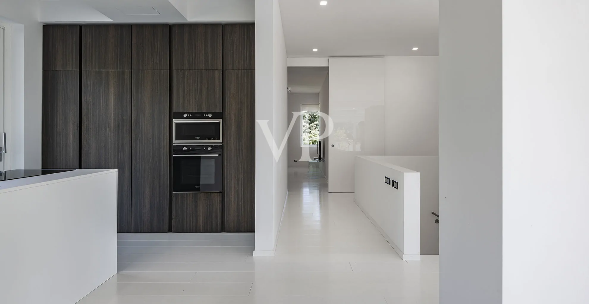 Prestigiosa e moderna Villa bianca in collina