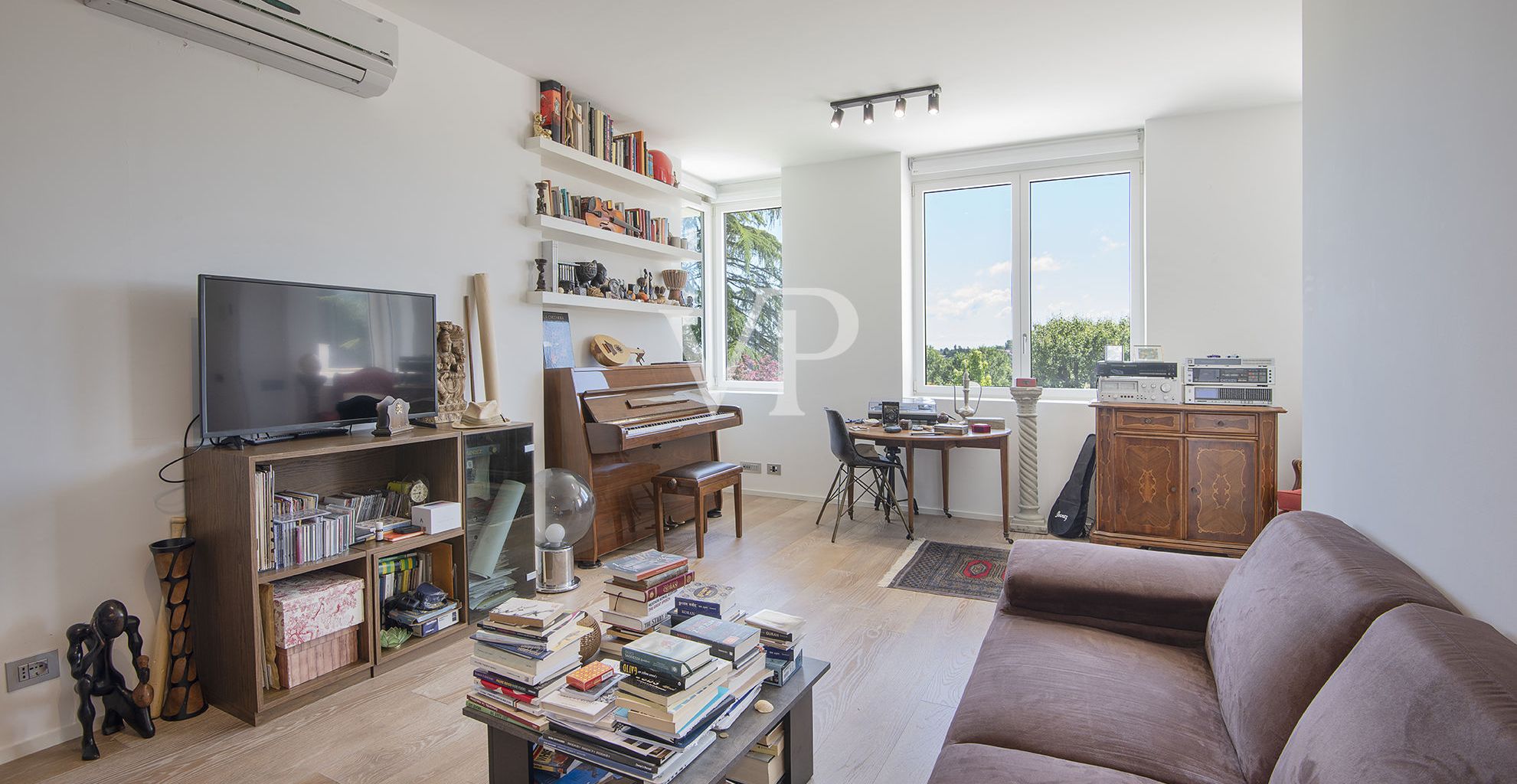 Prestigiosa e moderna Villa bianca in collina