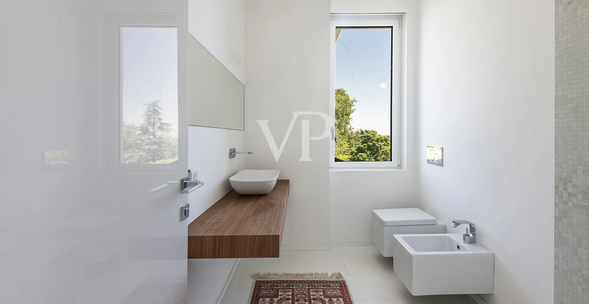 Prestigiosa e moderna Villa bianca in collina