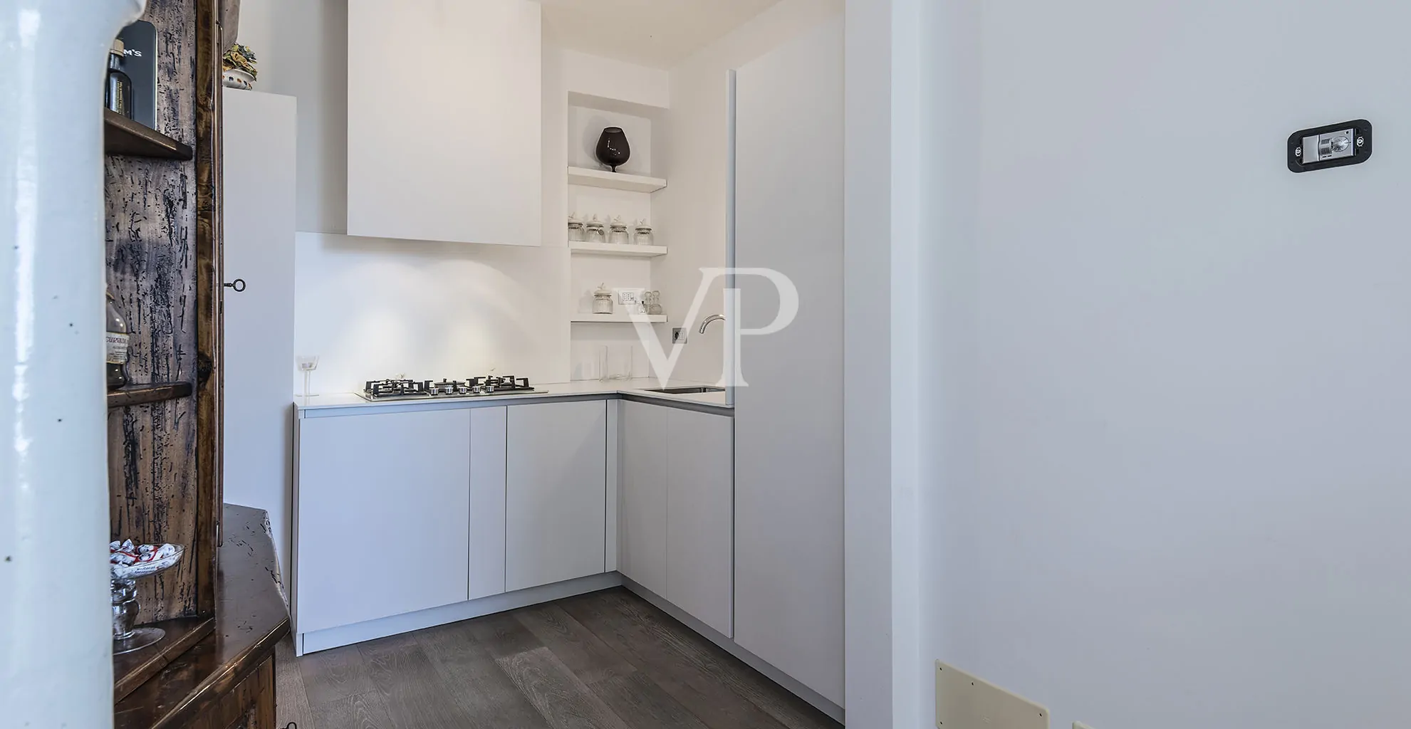 Prestigiosa e moderna Villa bianca in collina