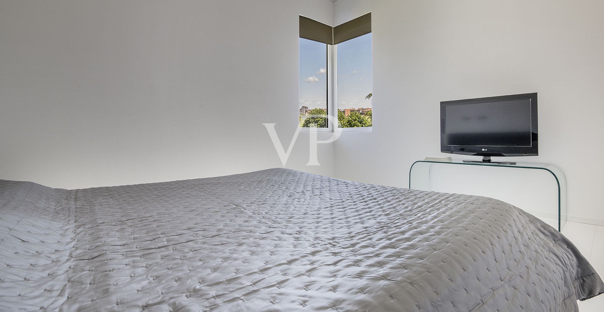 Prestigiosa e moderna Villa bianca in collina