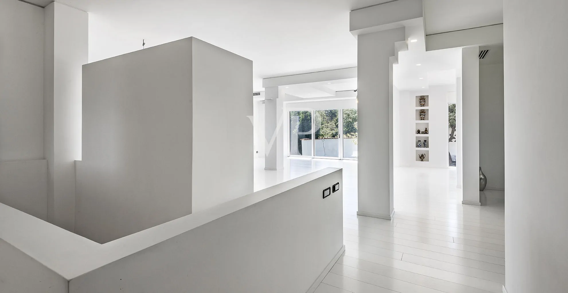 Prestigiosa e moderna Villa bianca in collina