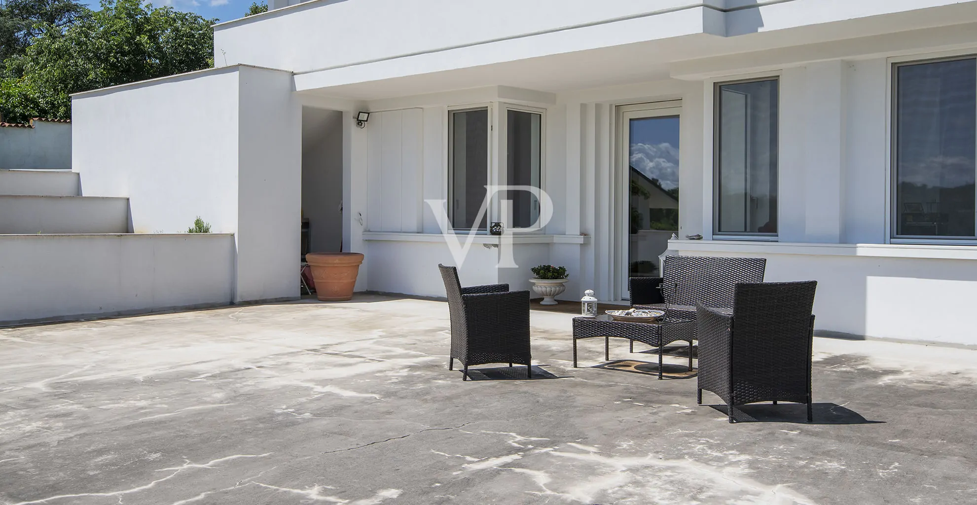 Prestigiosa e moderna Villa bianca in collina