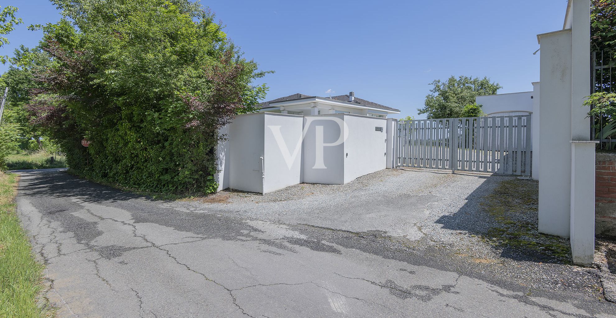 Prestigiosa e moderna Villa bianca in collina