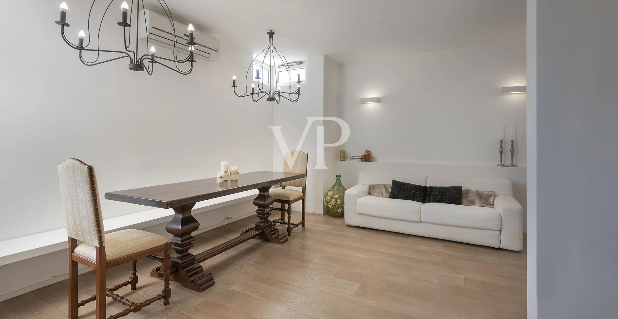 Prestigiosa e moderna Villa bianca in collina