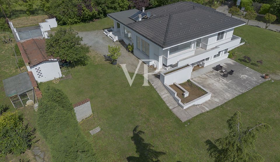 Prestigiosa e moderna Villa bianca in collina