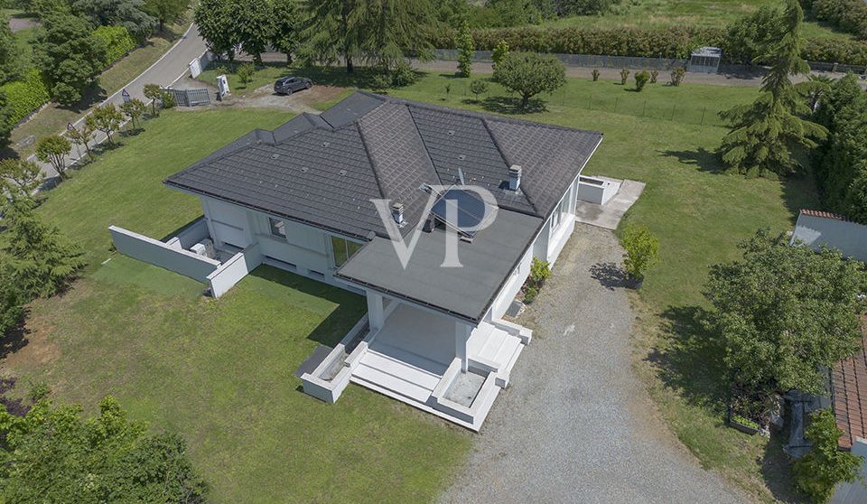 Prestigiosa e moderna Villa bianca in collina