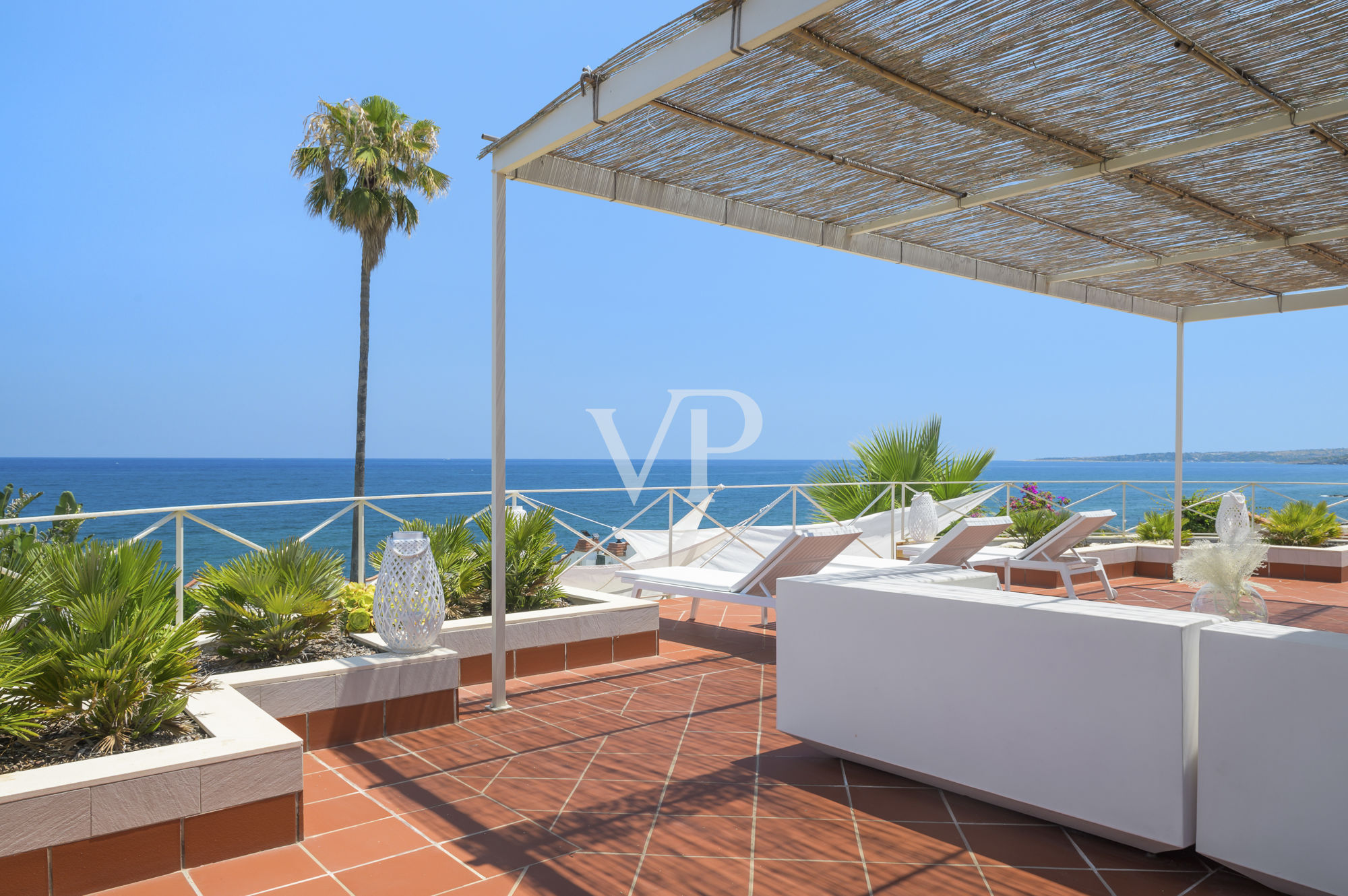 Prestigeträchtige Villa am Meer mit unvergleichlichem Blick