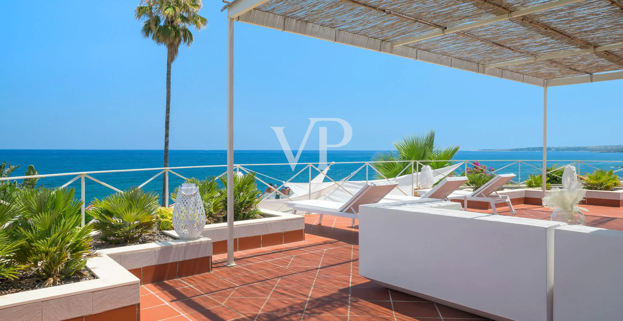 Prestigeträchtige Villa am Meer mit unvergleichlichem Blick