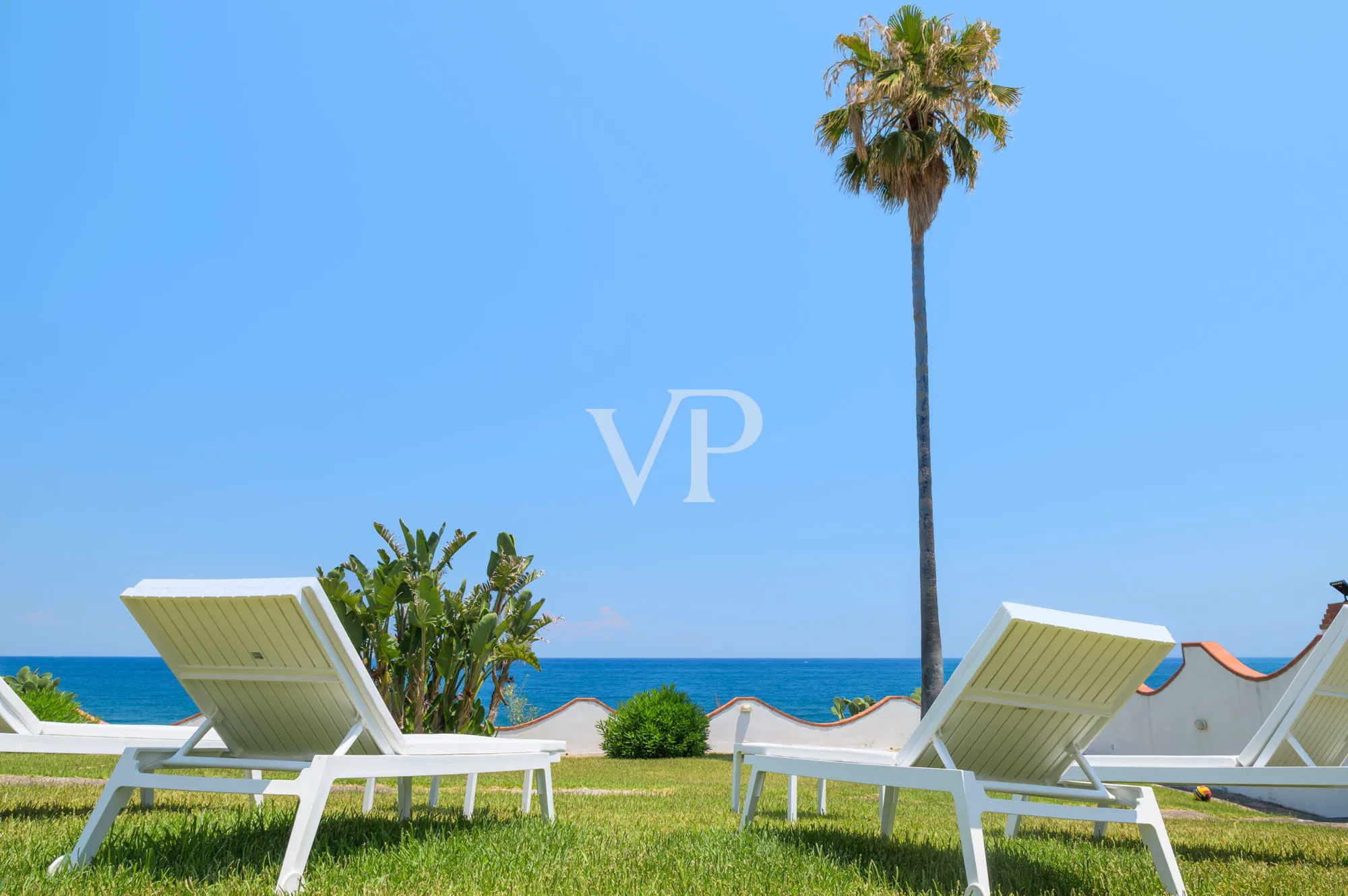 Prestigious beachfront villa with unparalleled views