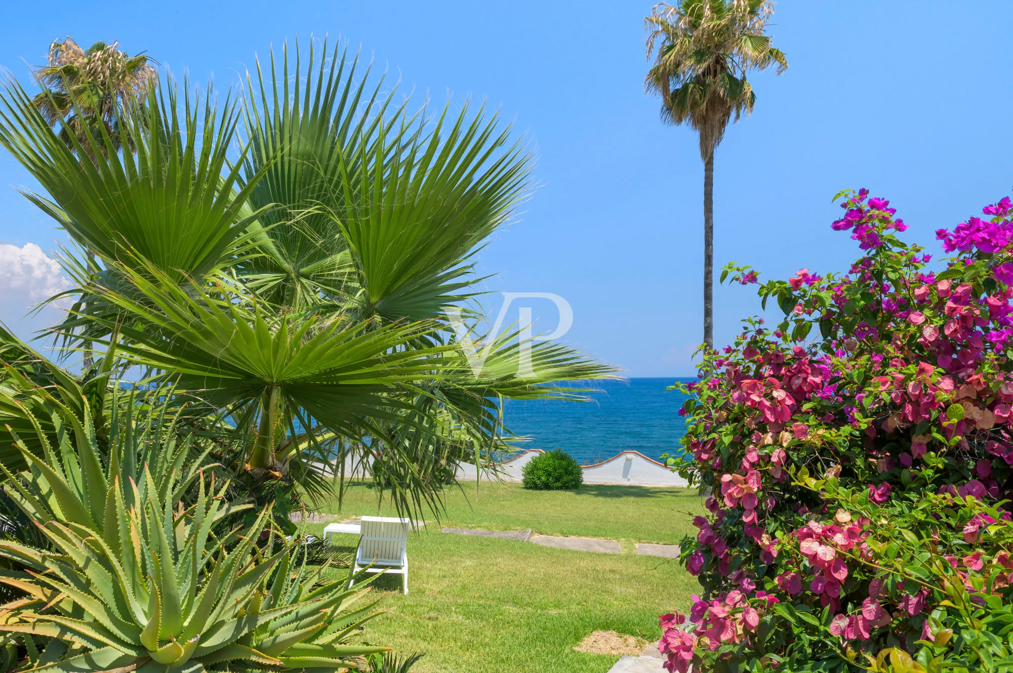 Prestigious beachfront villa with unparalleled views