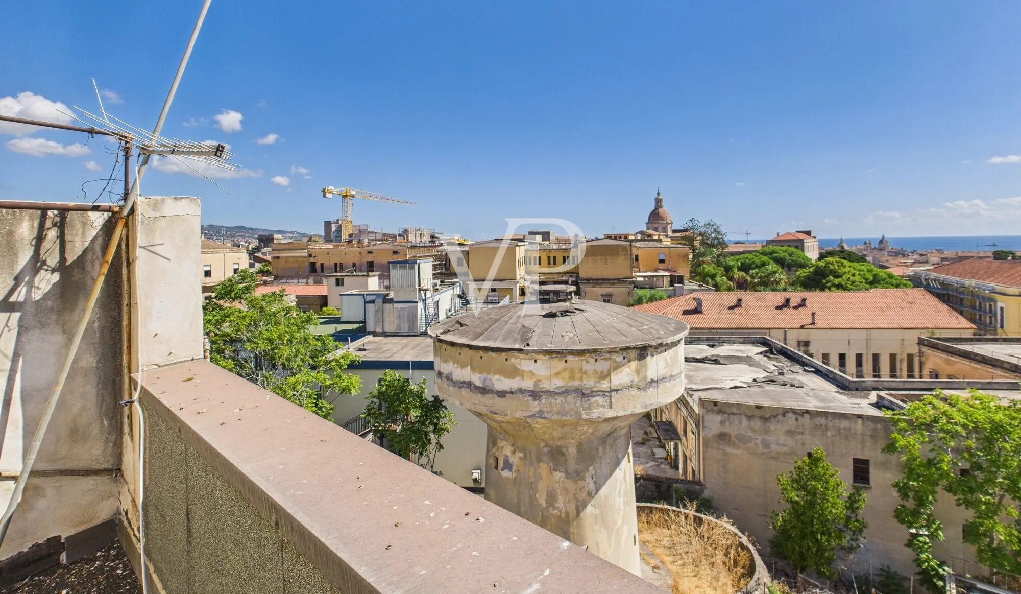 Entire building in strategic location to be renovated