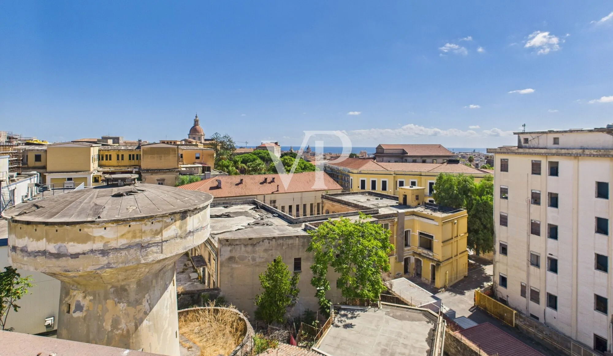 Entire building in strategic location to be renovated