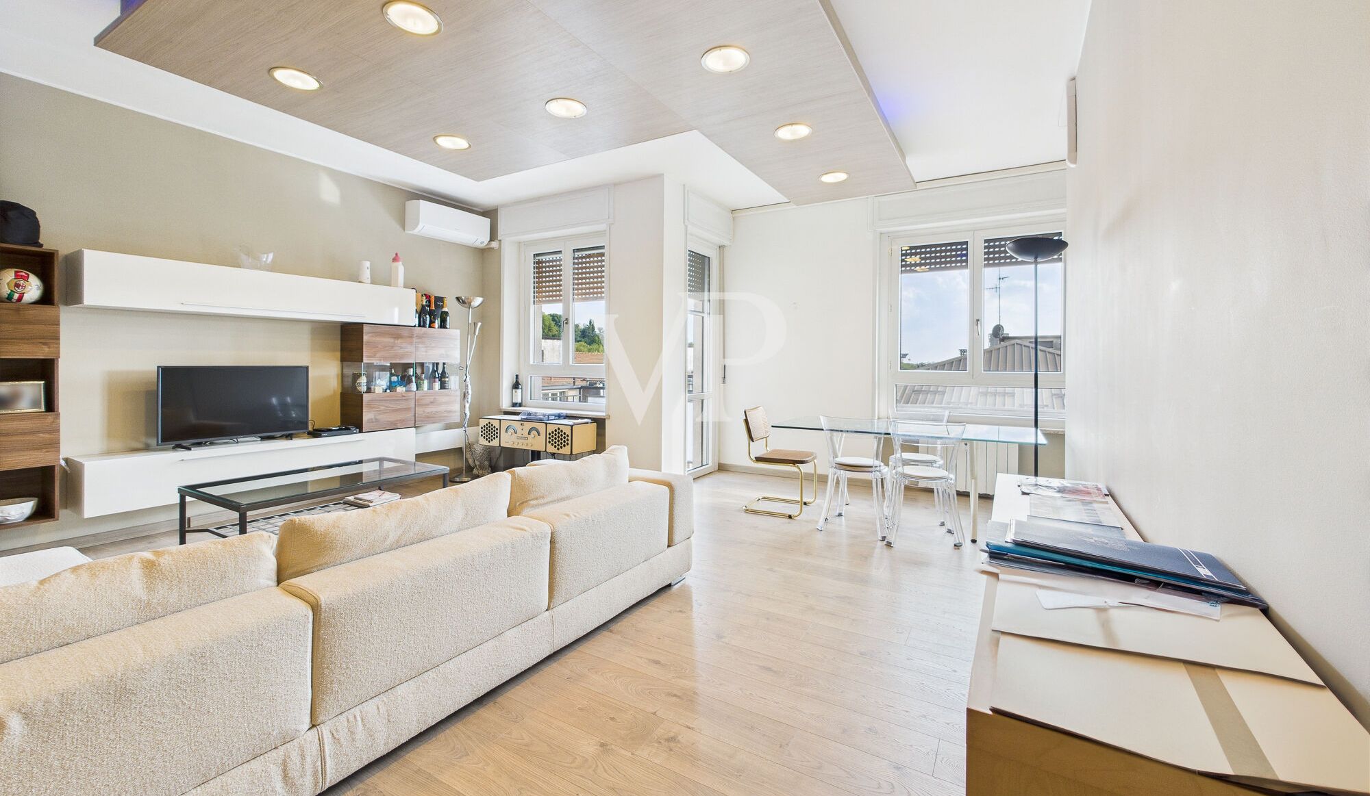Elegantes renoviertes 150qm Panorama-Penthouse mit dreifacher Ausrichtung in der Via Civenna