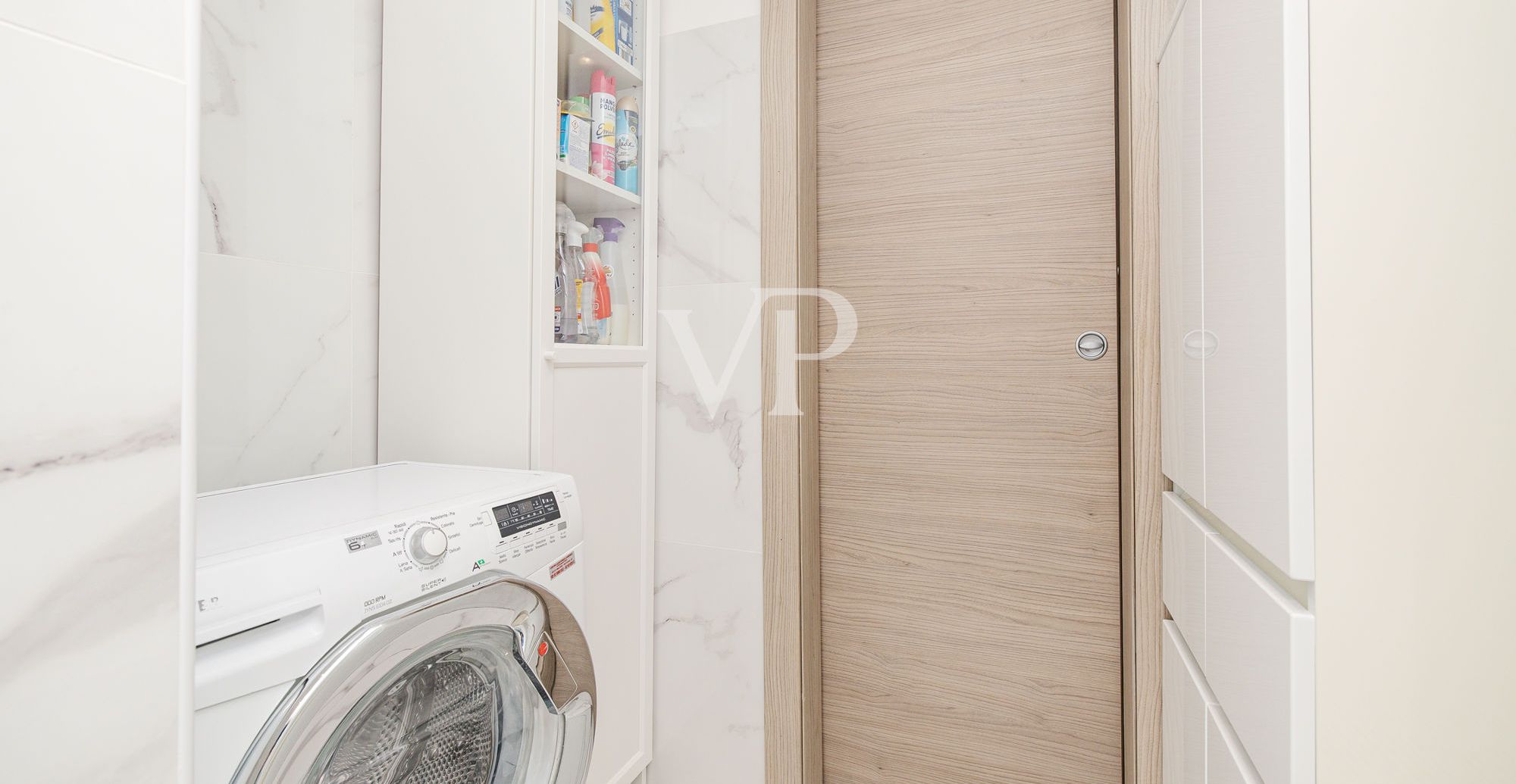 Elegantes renoviertes 150qm Panorama-Penthouse mit dreifacher Ausrichtung in der Via Civenna