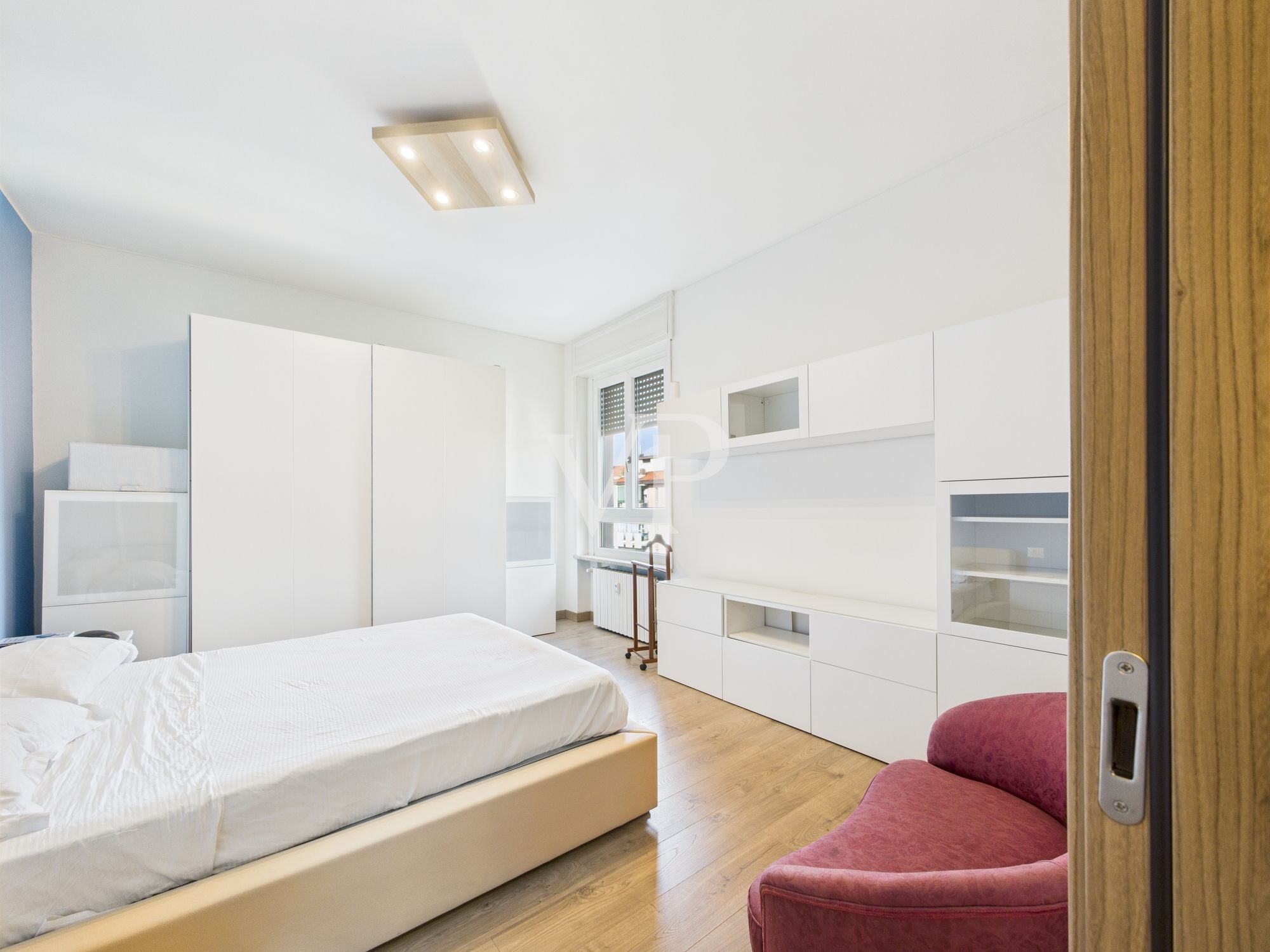 Elegante Vier-Zimmer-Panoramawohnung mit dreifacher Ausrichtung